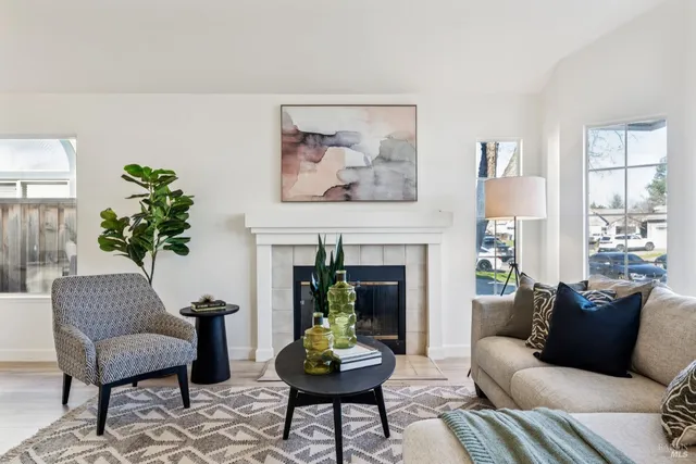 $725,000 | 160 Flametree Circle, Windsor, CA 95492