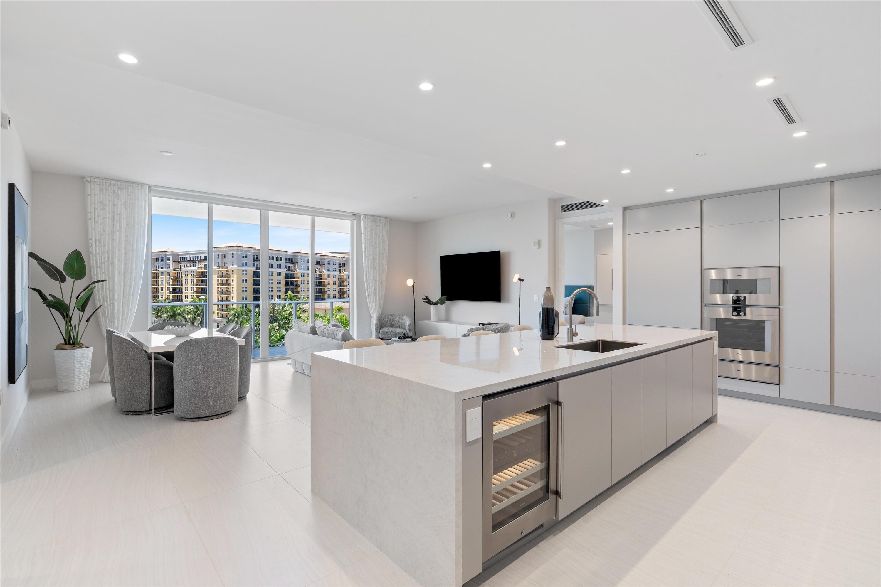 220 Southeast Mizner Boulevard, Unit 604 Boca Raton, FL 33432 - Photo 9 of 52 Kitchen