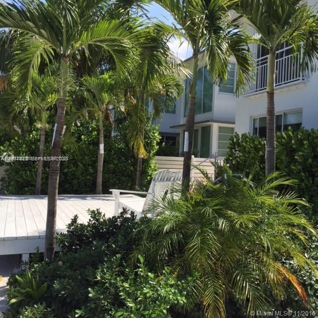 3921 Meridian Avenue Miami Beach, FL 33140 - Photo 5 of 29 a view of a yard in front of house
