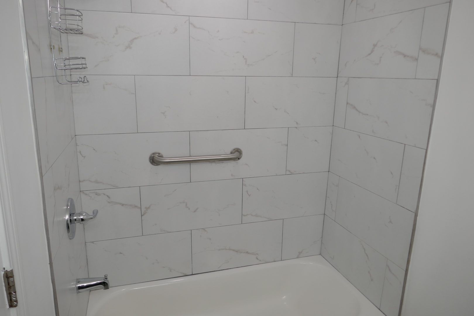 412 Salem Square Bolingbrook, IL 60440 - Photo 13 of 20 a bathroom with a shower
