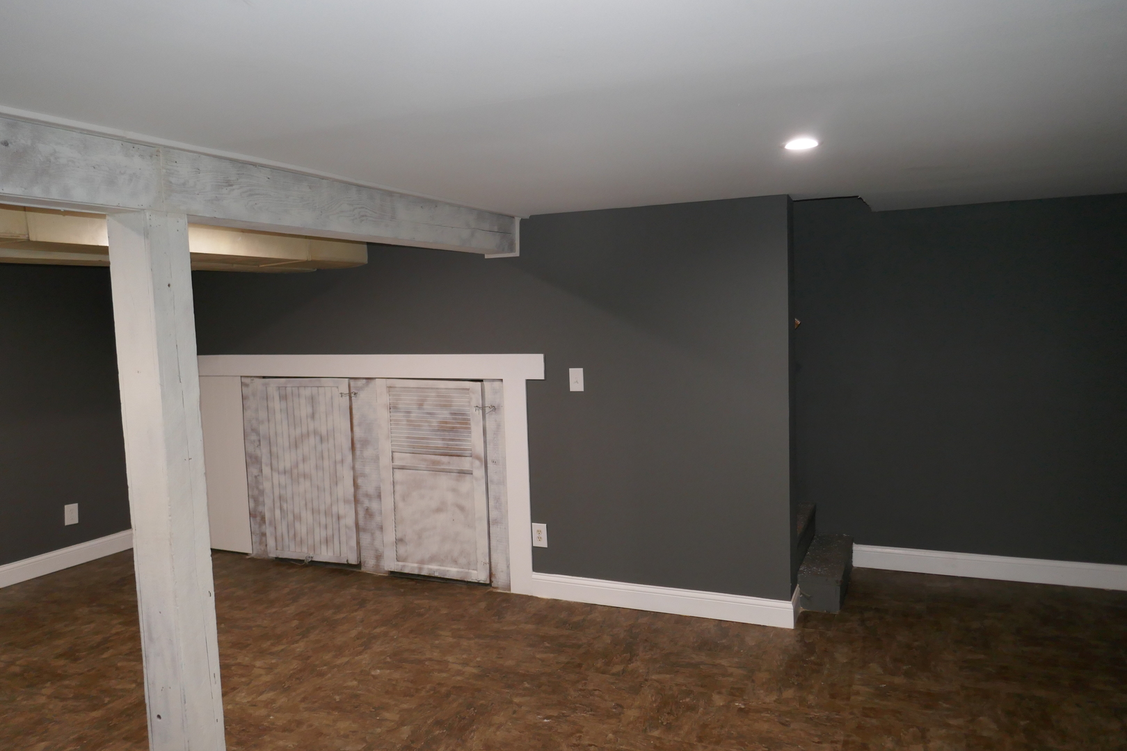 412 Salem Square Bolingbrook, IL 60440 - Photo 16 of 20 an empty room with closet area