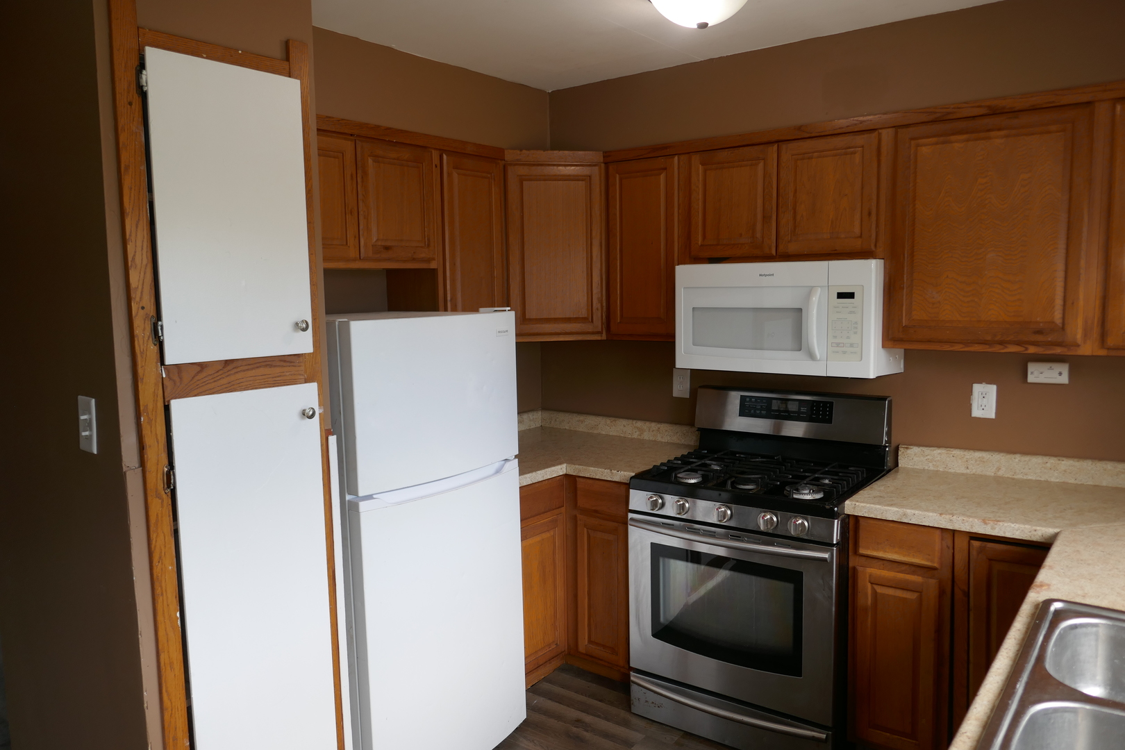 412 Salem Square Bolingbrook, IL 60440 - Photo 7 of 20 a kitchen with a refrigerator and a stove top oven