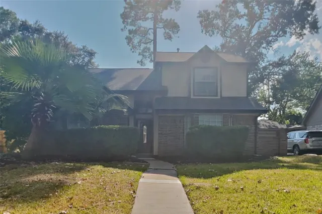 a view of a house with a yard