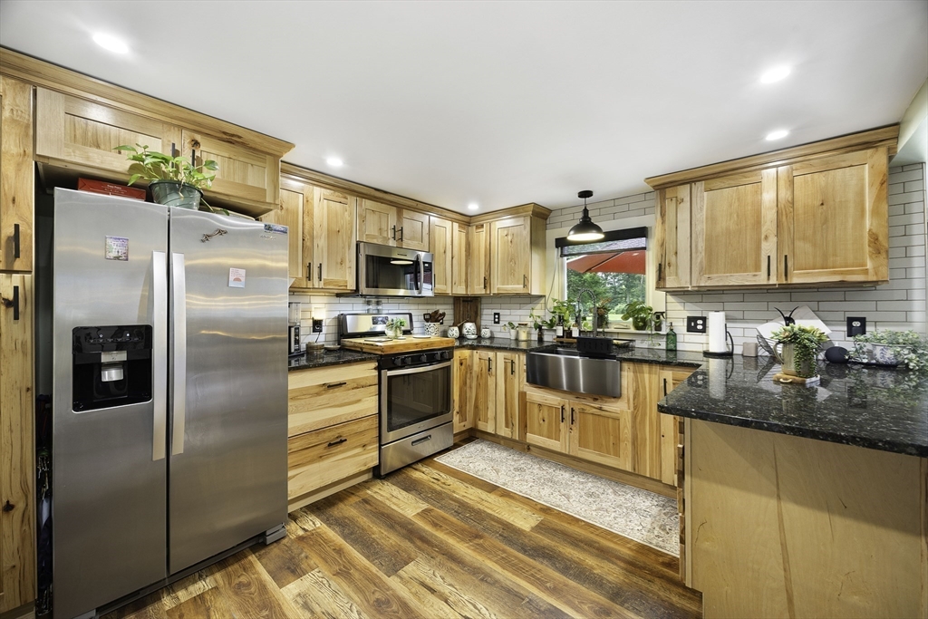 284 Buck Pond Road Westfield, MA 01085 - Photo 2 of 36