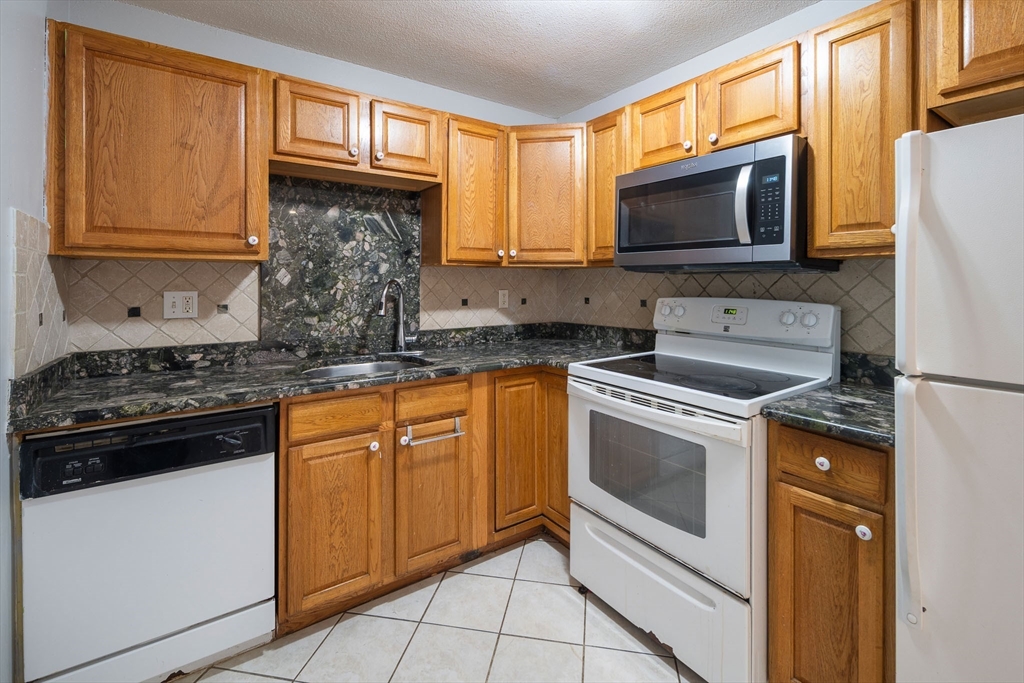 9 Weld Street, Unit 14 Framingham, MA 01702 - Photo 7 of 15