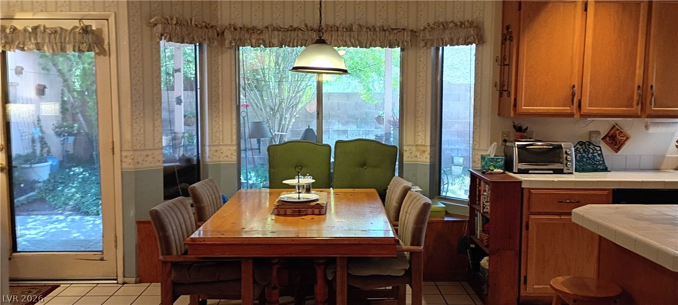 934 Derringer Lane Henderson, NV 89014 - Photo 18 of 49 Dining area by kitchen pbay window built in bench