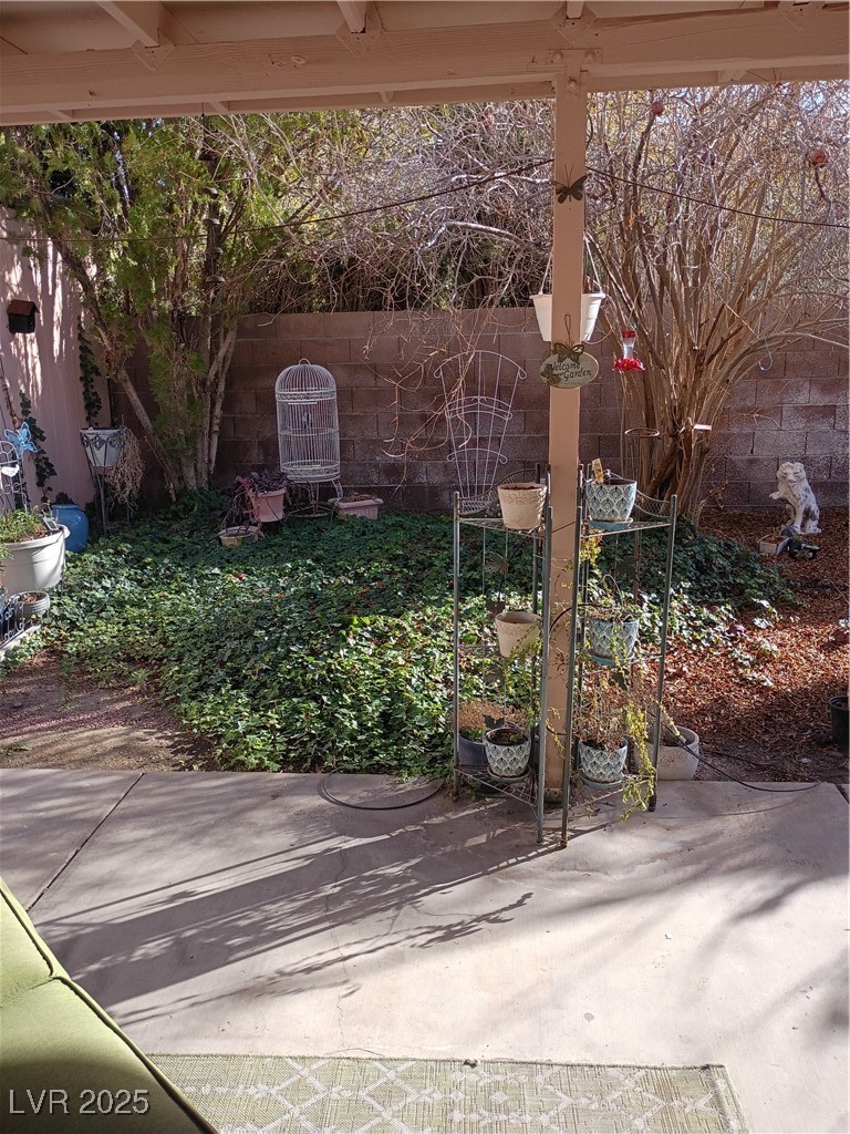 934 Derringer Lane Henderson, NV 89014 - Photo 20 of 49 View of patio / terrace