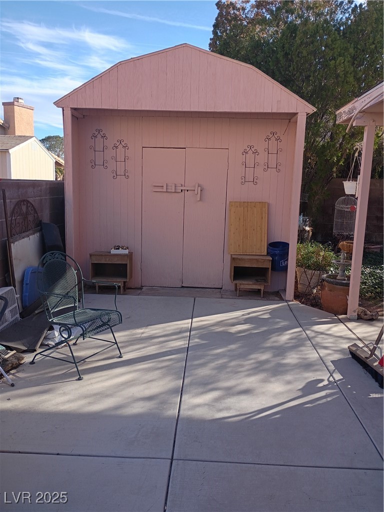 934 Derringer Lane Henderson, NV 89014 - Photo 21 of 49 View of patio / terrace with a storage shed 12x14
