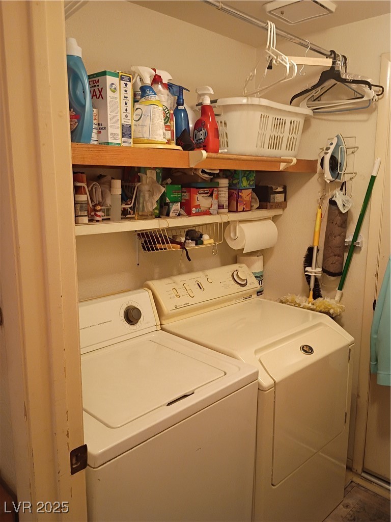 934 Derringer Lane Henderson, NV 89014 - Photo 30 of 49 Laundry room featuring washer and gas clothes dryer