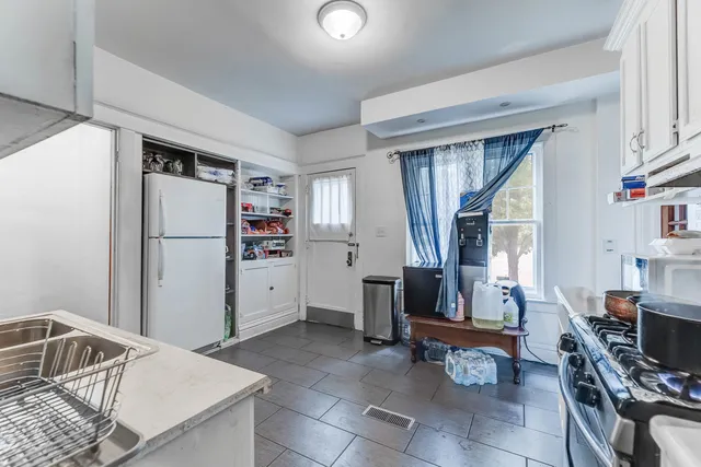 $245,000 | 800 West Park Avenue, Joliet, IL 60436