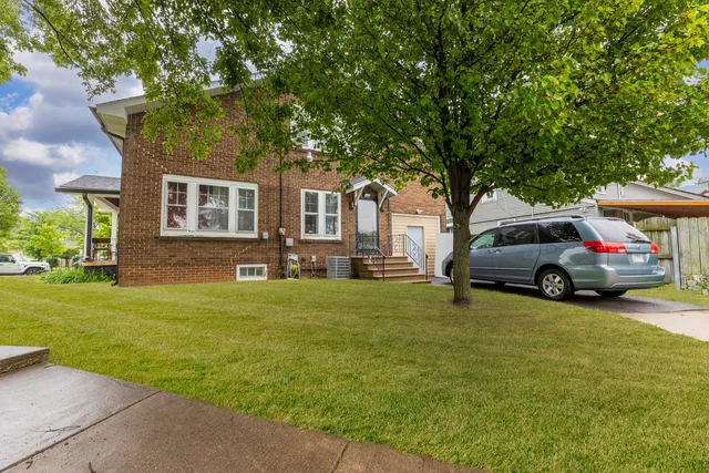 $245,000 | 800 West Park Avenue, Joliet, IL 60436