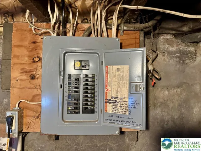 $69,900 | 221 Green Street, Tamaqua, PA 18252