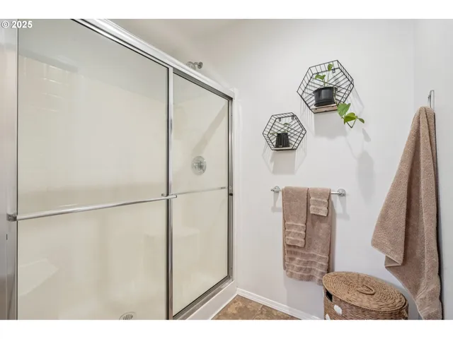 a picture of a bathroom