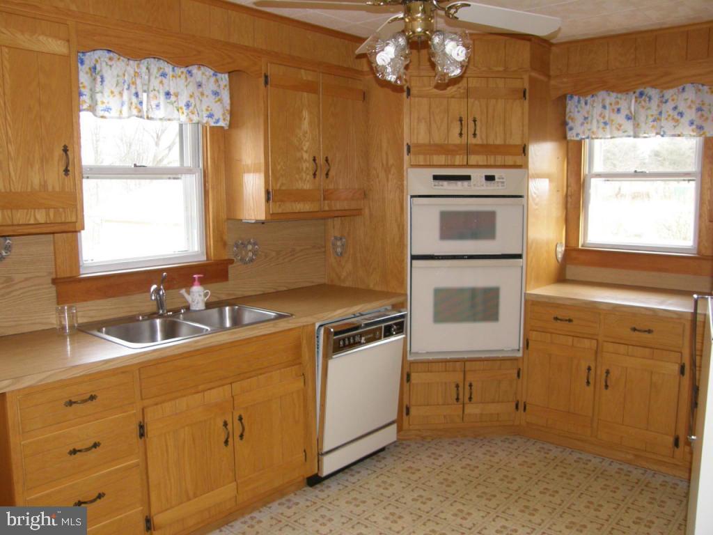 1413 Turnpike Road Elizabethtown, PA 17022 - Photo 4 of 25 Gallery Image 4
