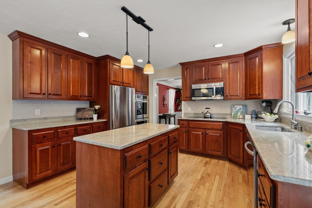 7 Huckleberry Road Hopkinton, MA 01748 - Photo 11 of 41 Gallery Image 11