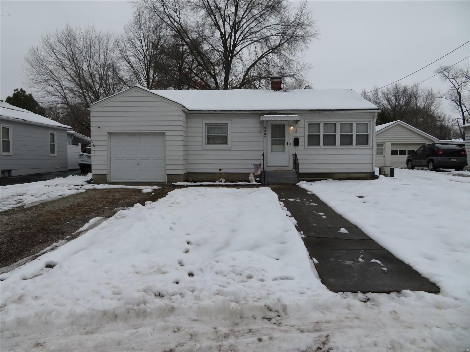 3304 Henrietta Avenue Alton, IL 62002 - Photo 1 of 27