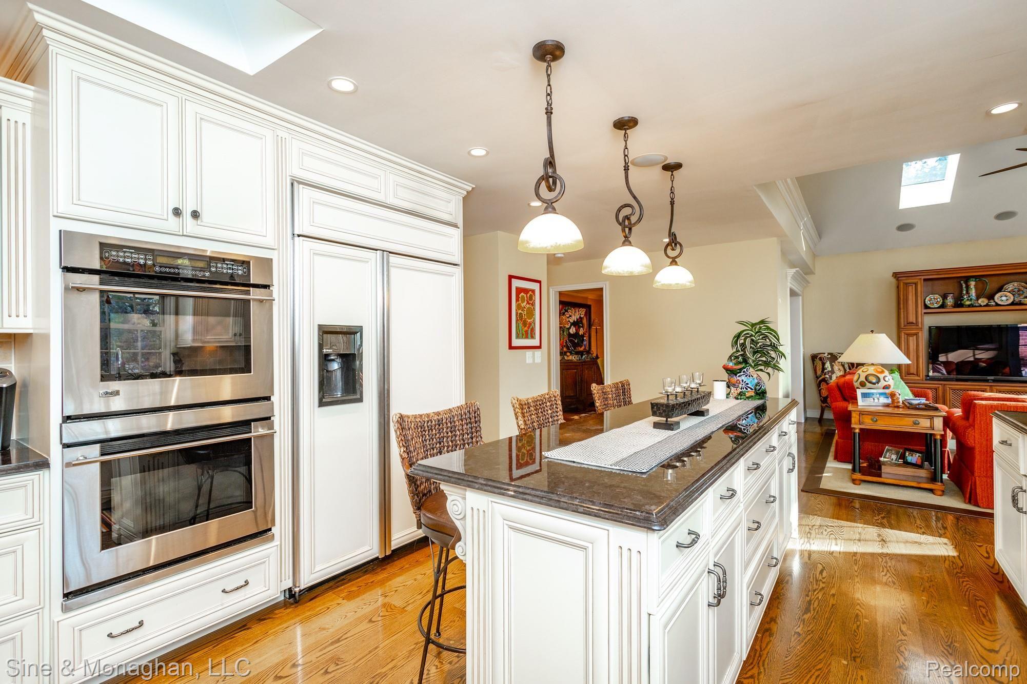 319 Touraine Road Grosse Pointe, MI 48236 - Photo 12 of 59 319 Touraine S015.jpg