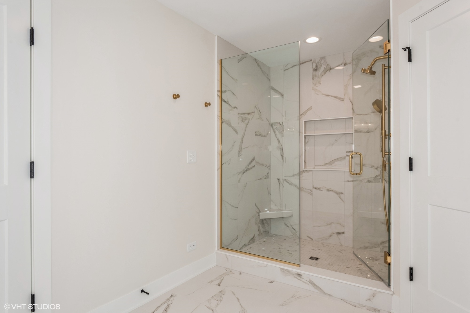 1N060 Morse Street Carol Stream, IL 60188 - Photo 12 of 17 a bathroom with a shower