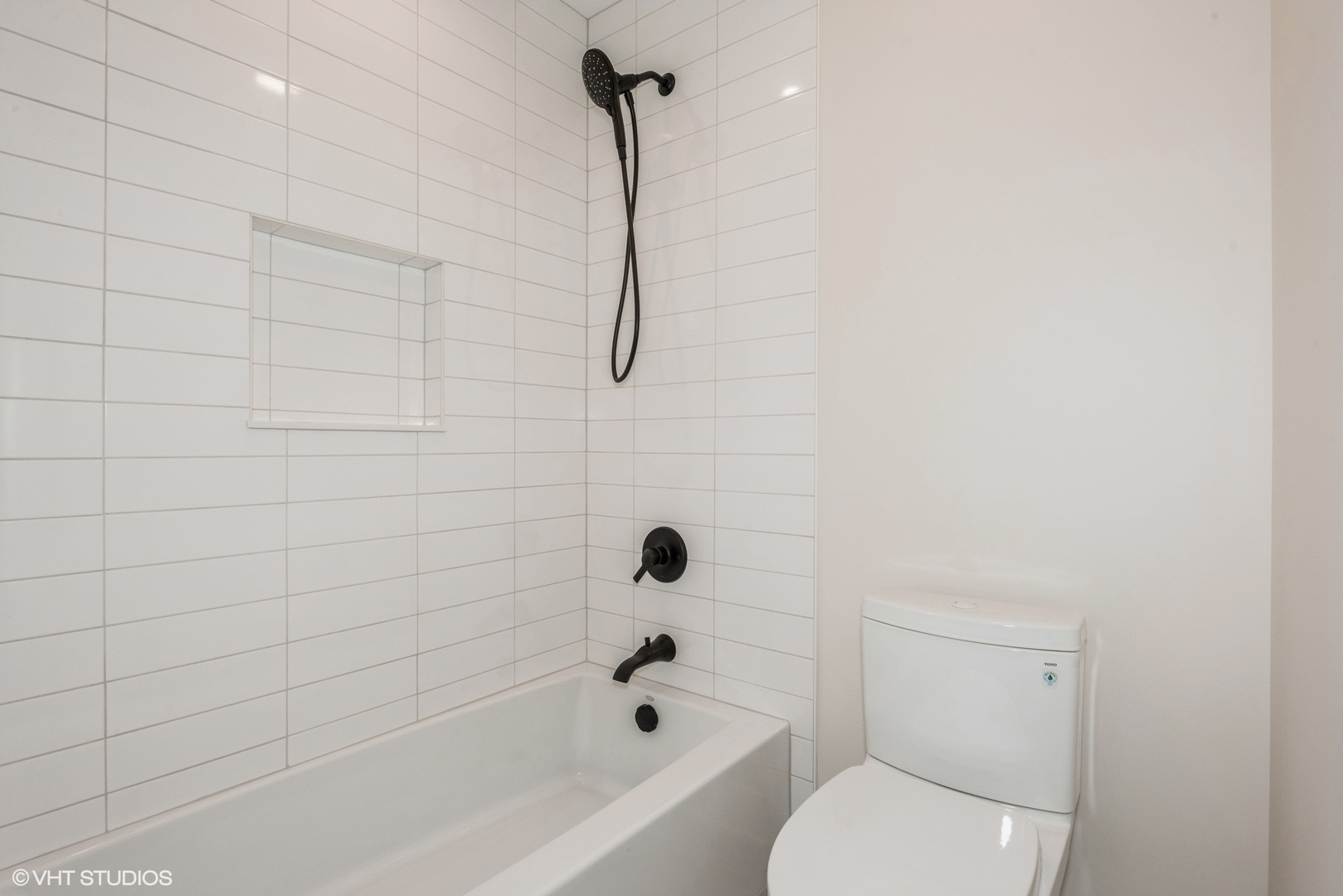 1N060 Morse Street Carol Stream, IL 60188 - Photo 15 of 17 a bathroom with a toilet and a shower