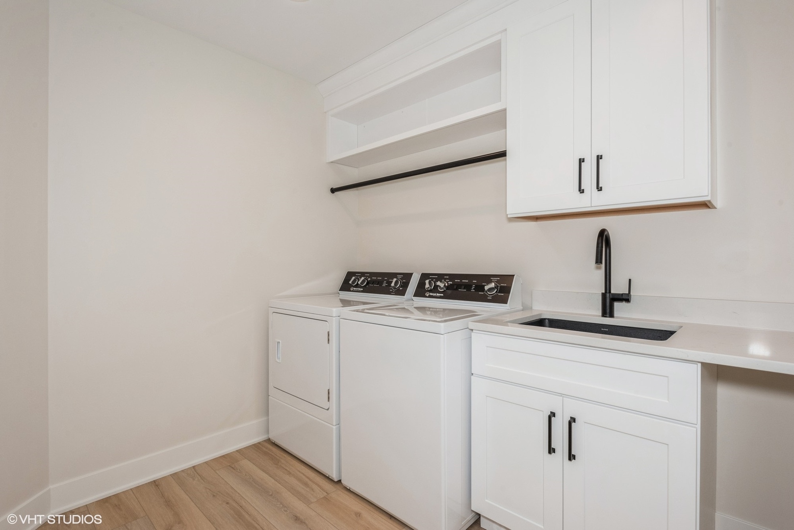 1N060 Morse Street Carol Stream, IL 60188 - Photo 16 of 17 a view of a kitchen with sink