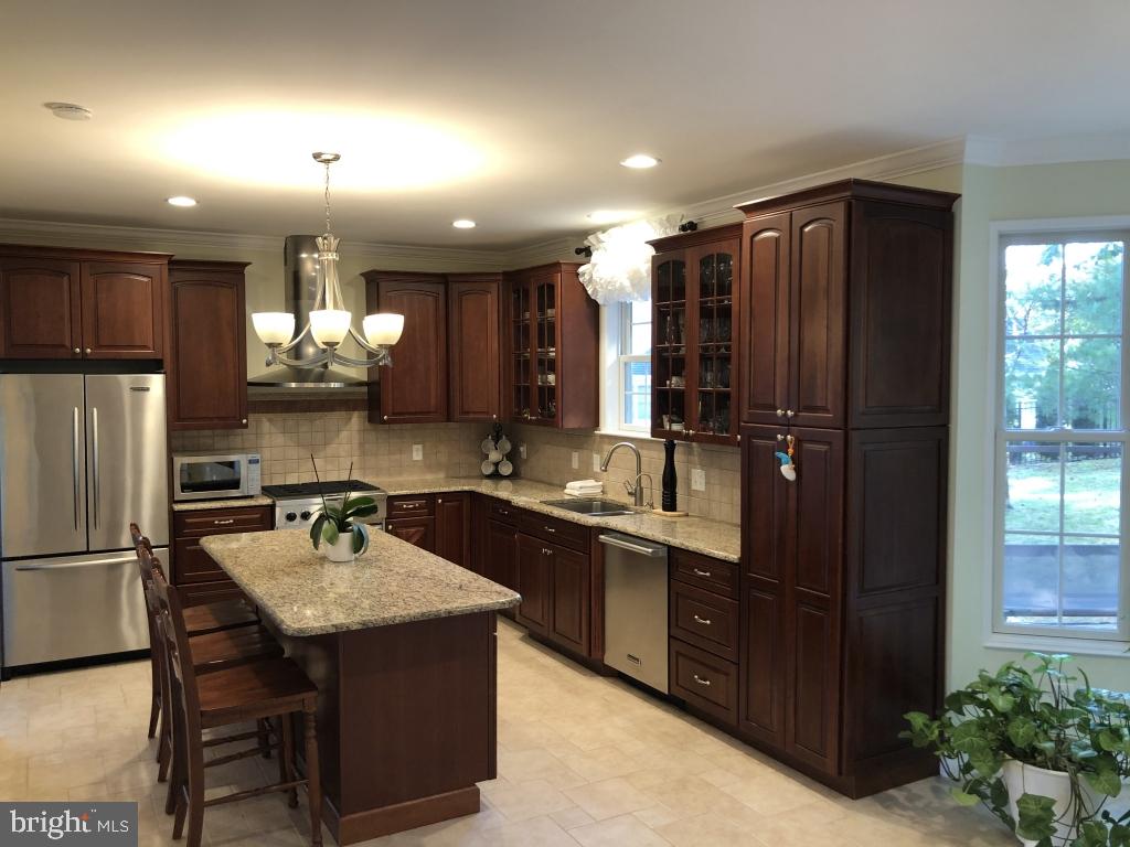 2263 Dale Road Huntingdon Valley, PA 19006 - Photo 3 of 42 Gallery Image 3