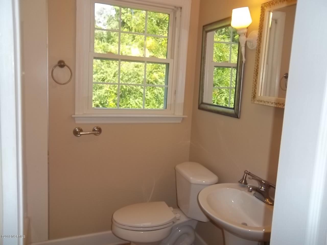 6345 County Line Road New Bern, NC 28562 - Photo 15 of 17 Bathroom