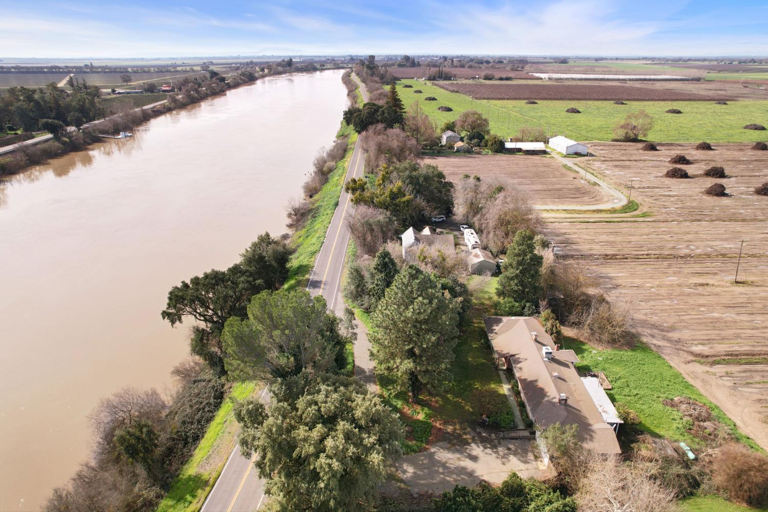 39670 South River Road Clarksburg, CA 95612 - Photo 2 of 85 a view of a lake with a beach