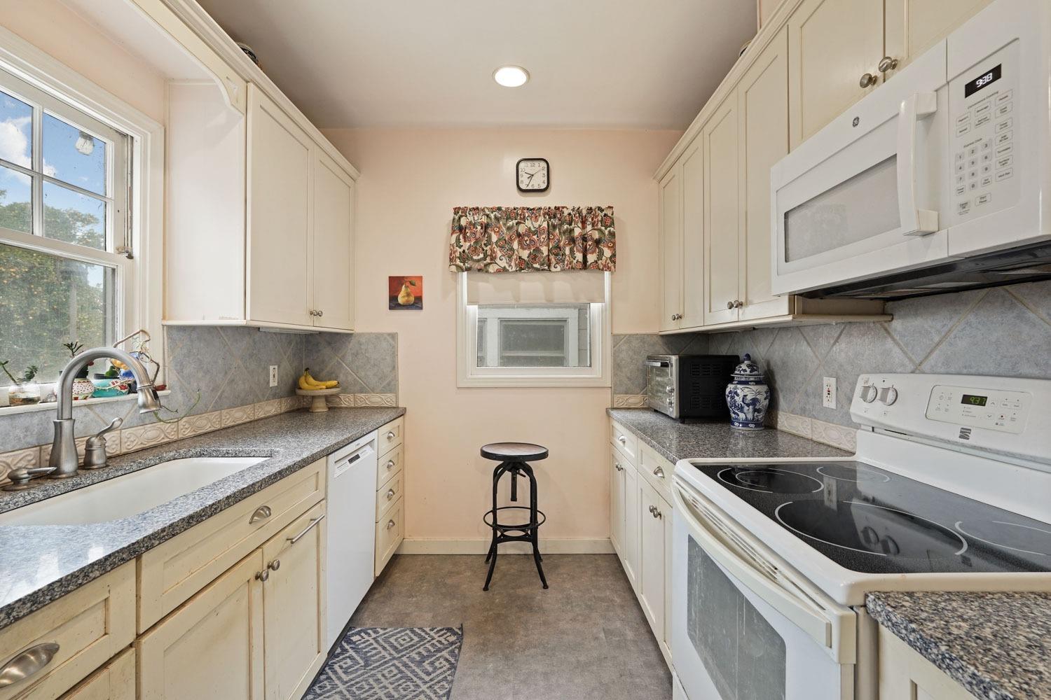 39670 South River Road Clarksburg, CA 95612 - Photo 28 of 85 a kitchen with stainless steel appliances granite countertop a sink stove and cabinets
