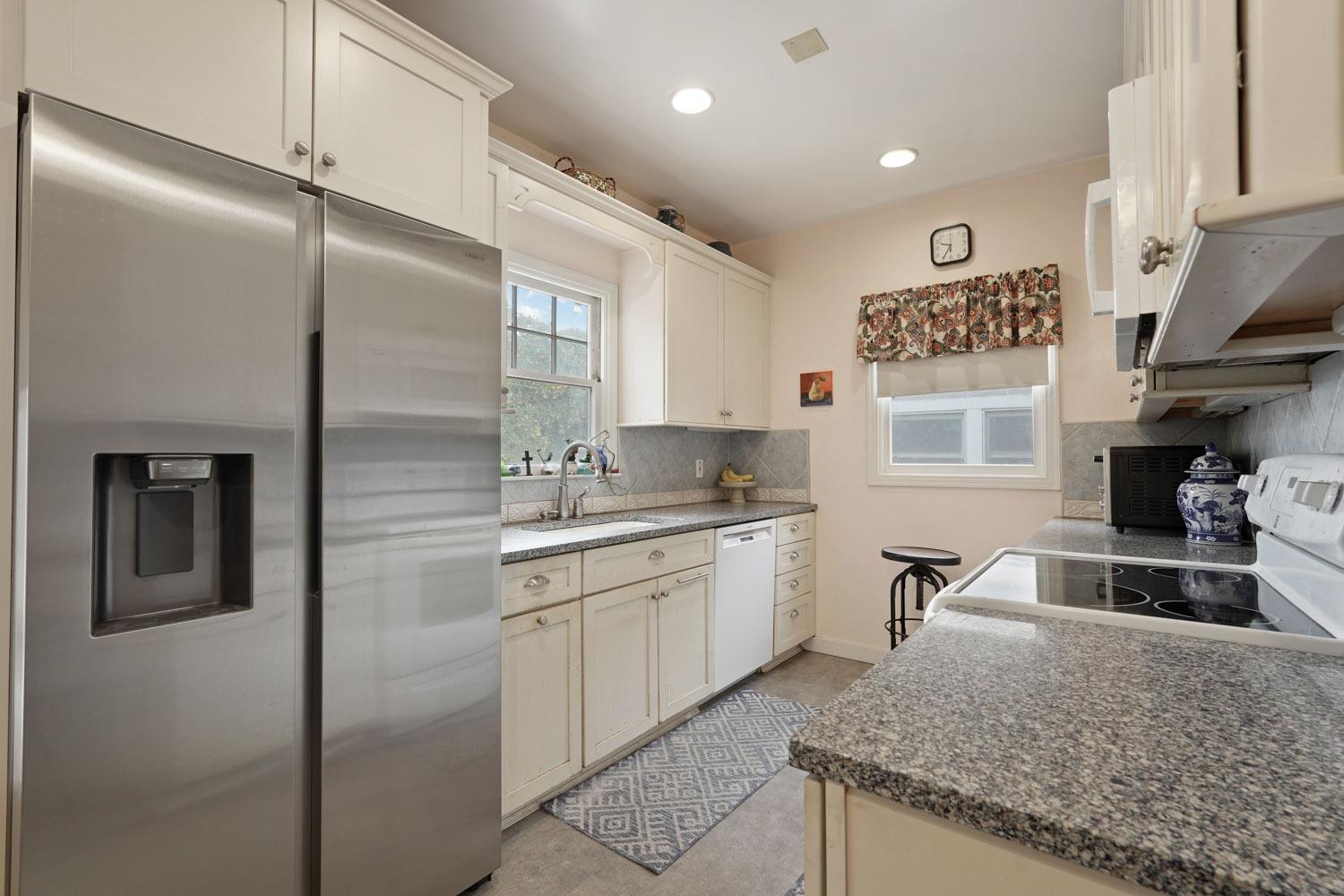 39670 South River Road Clarksburg, CA 95612 - Photo 30 of 85 a kitchen with stainless steel appliances granite countertop a sink stove and refrigerator