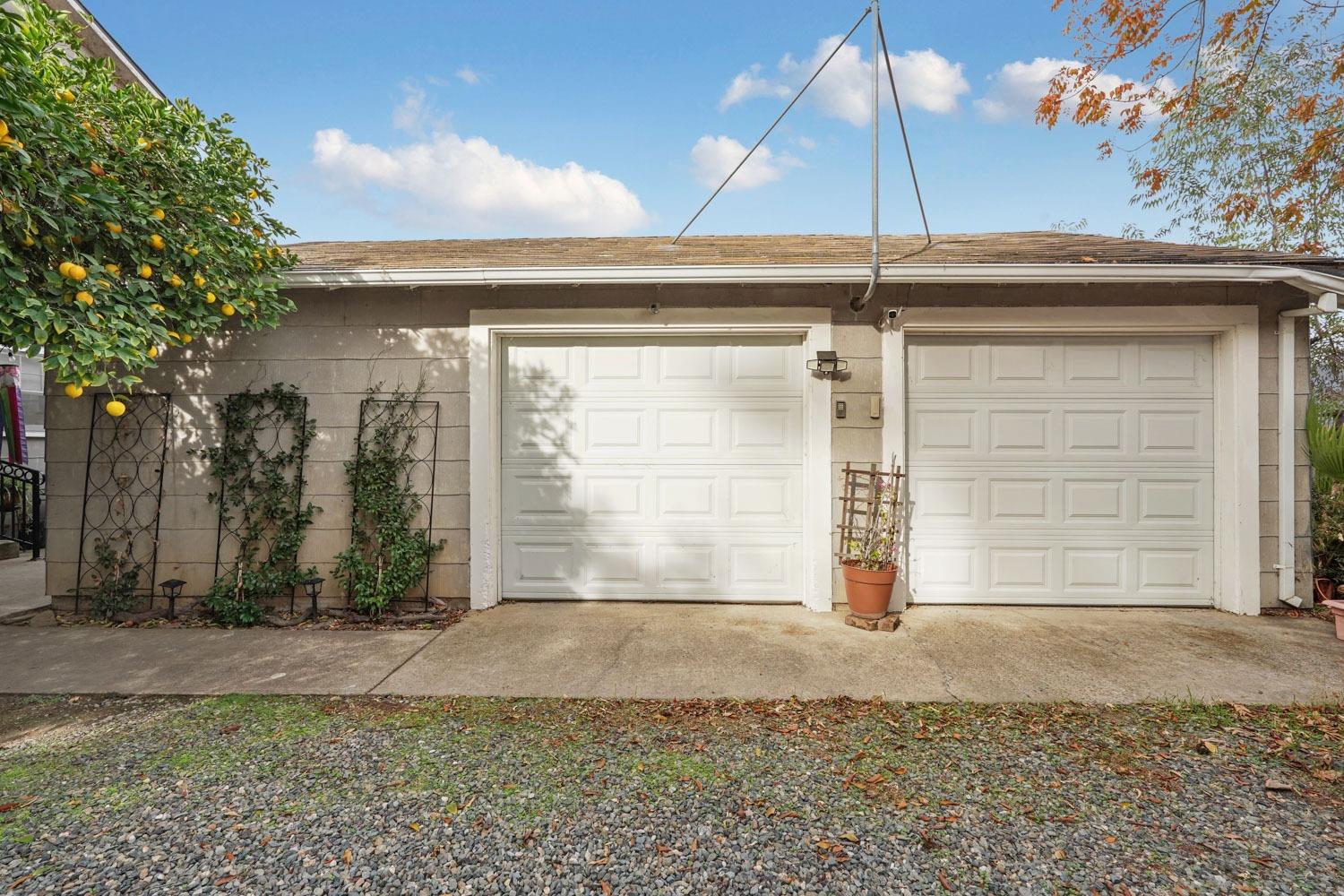 39670 South River Road Clarksburg, CA 95612 - Photo 55 of 85 a front view of a house