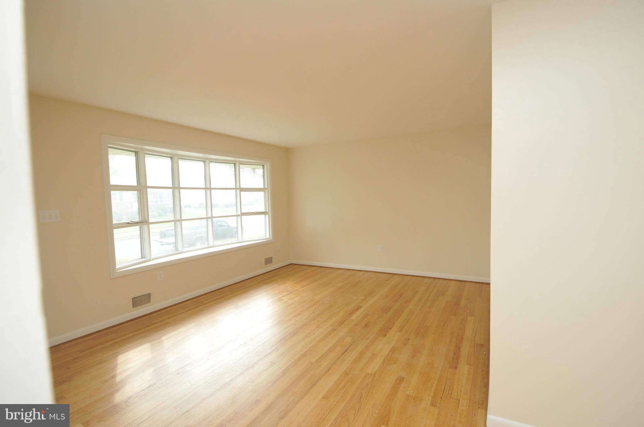 6744 Ransome Drive Baltimore, MD 21207 - Photo 2 of 25 Living Room