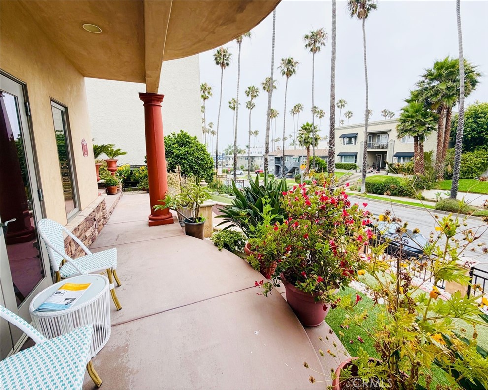 116 Termino Avenue Long Beach, CA 90803 - Photo 6 of 67 Front patio off the living room and to the left of the double door front door