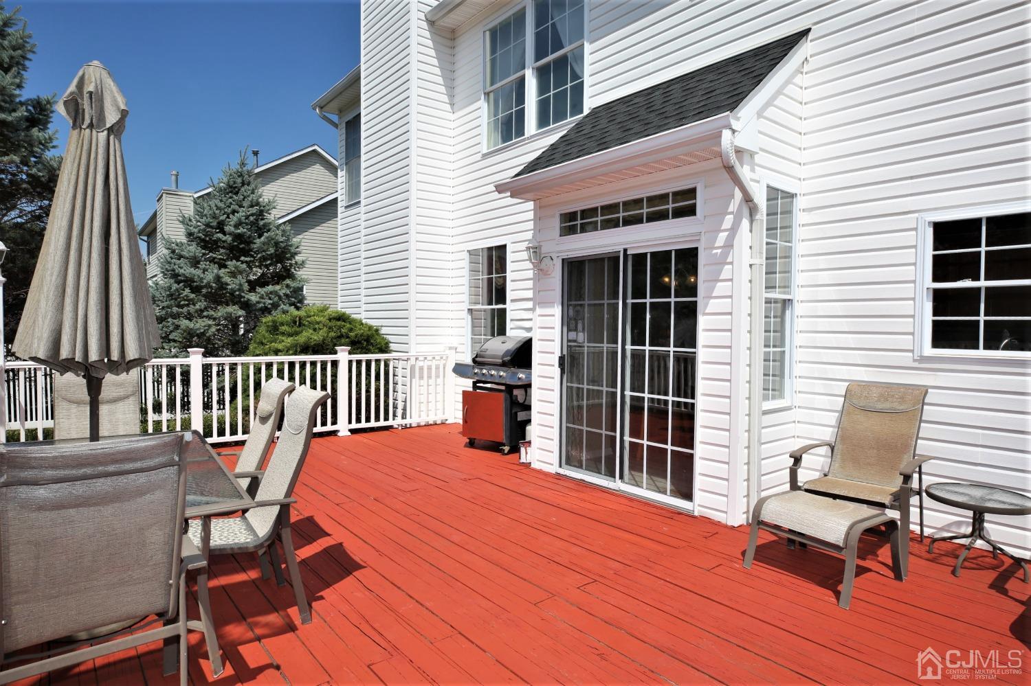 28 Lexington Road Monmouth Junction, NJ 08852 - Photo 51 of 55 a balcony with table and chairs