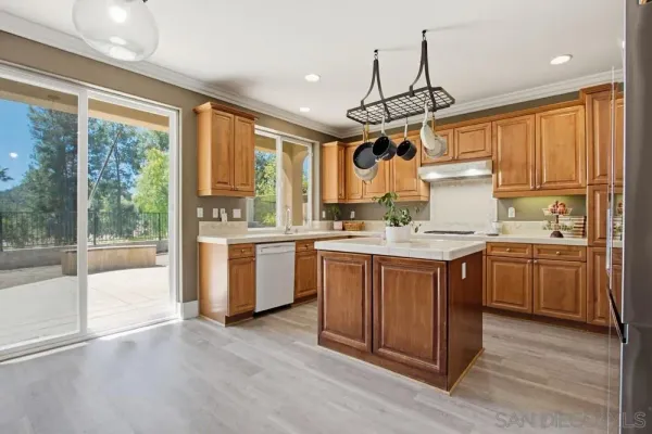 $999,000 | 2255 Golden Oak Place, Escondido, CA 92027