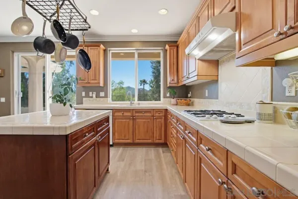 $999,000 | 2255 Golden Oak Place, Escondido, CA 92027