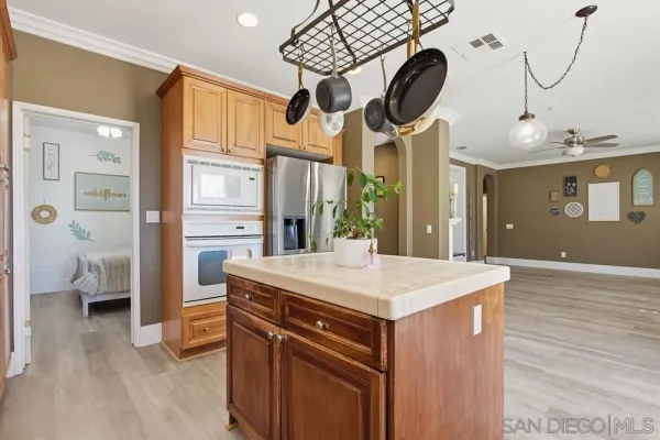 $999,000 | 2255 Golden Oak Place, Escondido, CA 92027