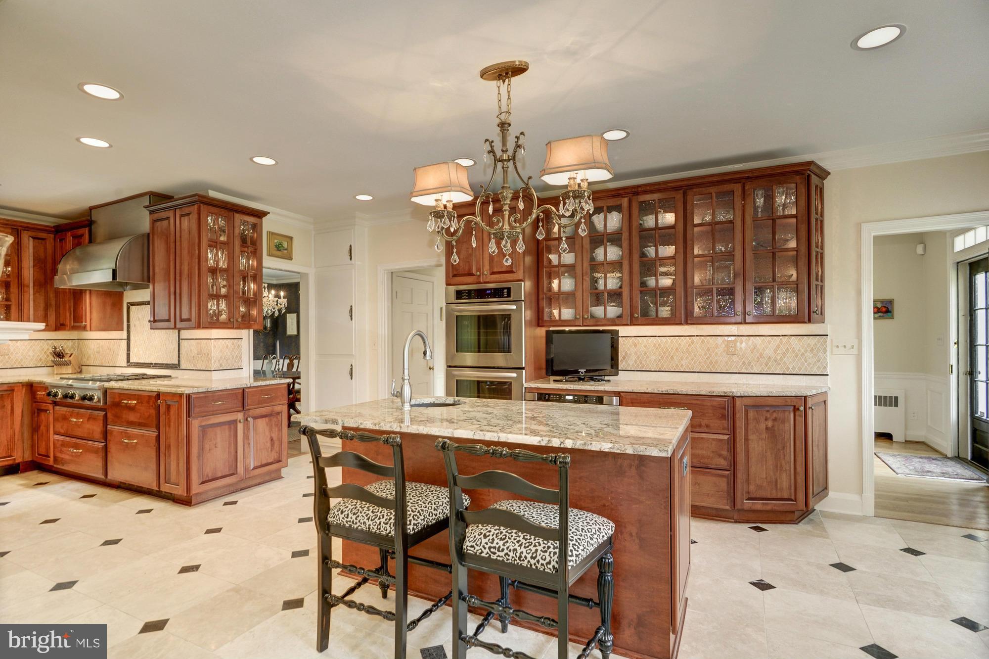 1 Goodale Road Baltimore, MD 21212 - Photo 13 of 30 OVERSIZED GOURMET EAT-IN LITCHEN