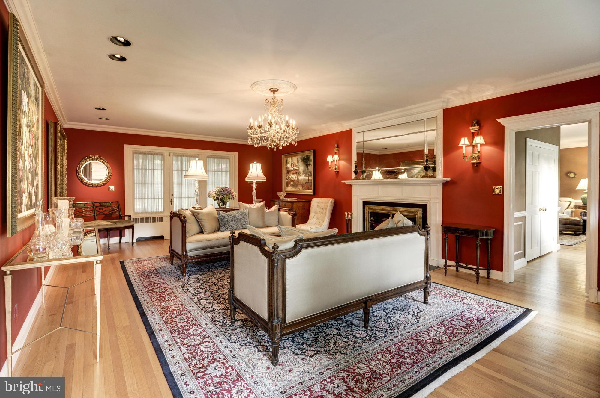 1 Goodale Road Baltimore, MD 21212 - Photo 3 of 30 STATELY LIVING ROOM