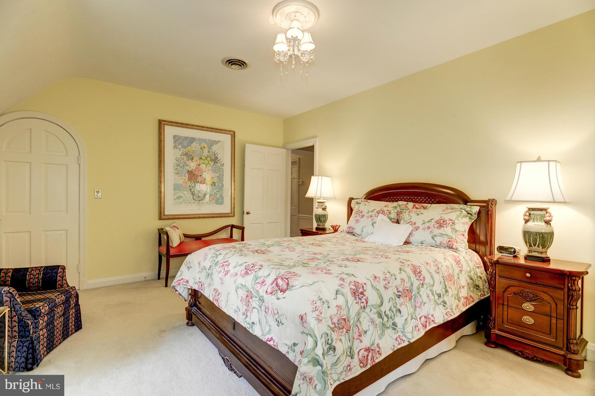 1 Goodale Road Baltimore, MD 21212 - Photo 22 of 30 GUEST WILL LOVE THIS COZY BEDROOM