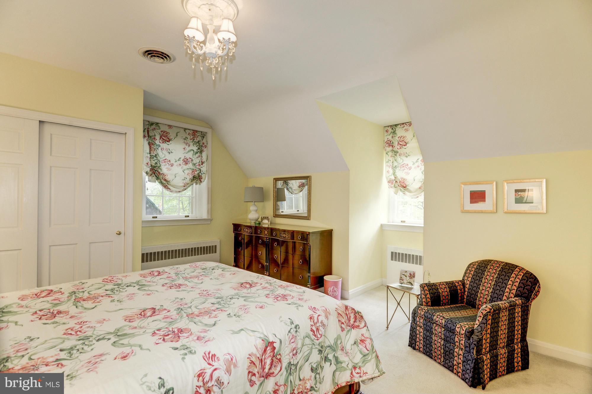 1 Goodale Road Baltimore, MD 21212 - Photo 23 of 30 GUEST WILL LOVE THIS COZY BEDROOM