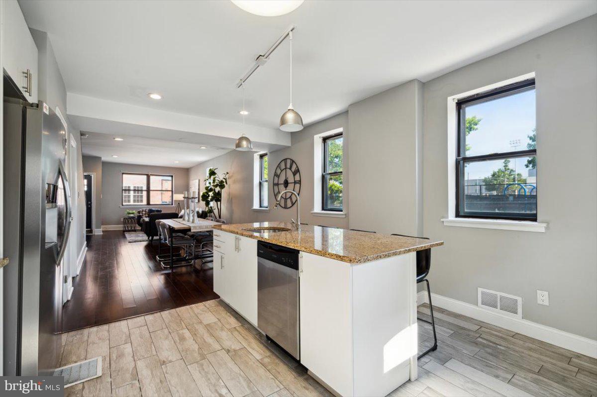 1131 South Cleveland Street Philadelphia, PA 19146 - Photo 8 of 14