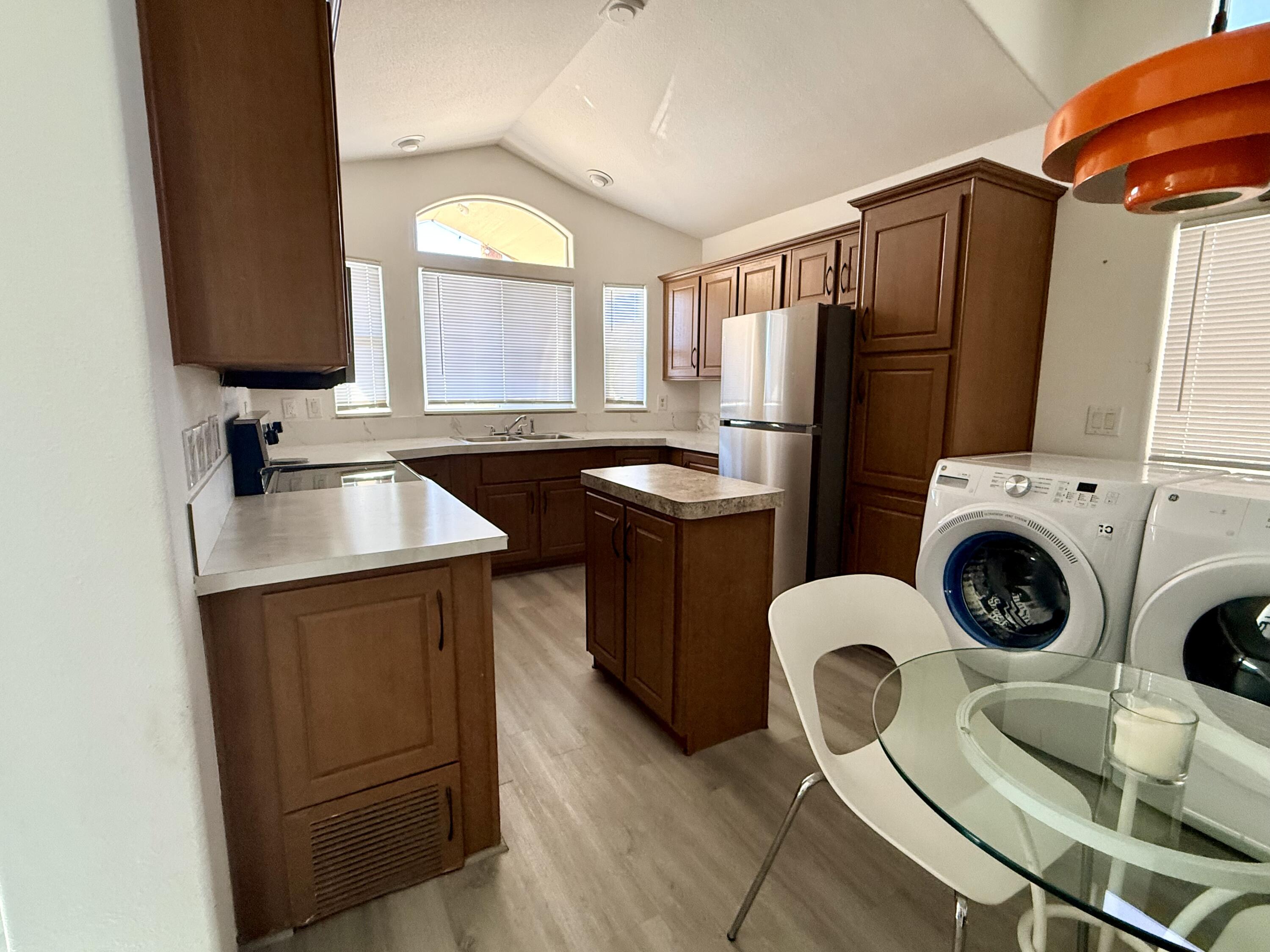 70200 Dillon Road, Unit 446 Desert Hot Springs, CA 92241 - Photo 7 of 21 Kitchen/Dining Area