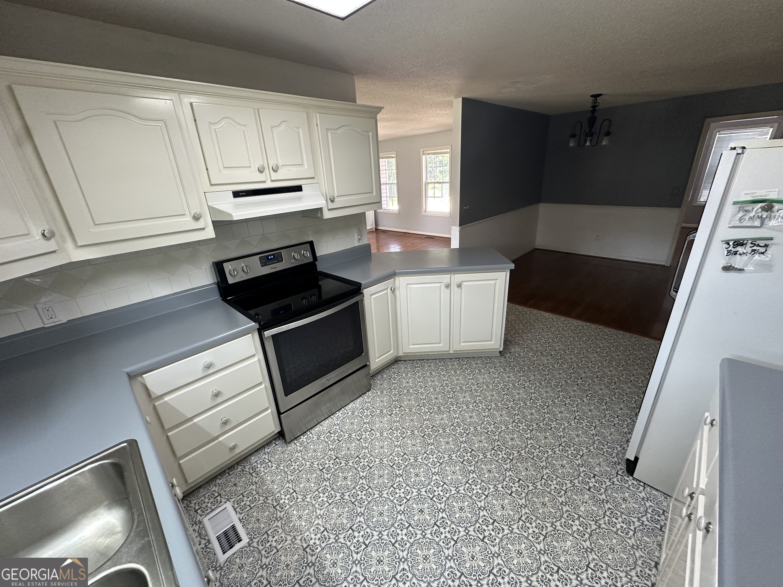 384 Sam Brown Boulevard Commerce, GA 30529 - Photo 11 of 25 a kitchen with granite countertop a stove a sink and a refrigerator