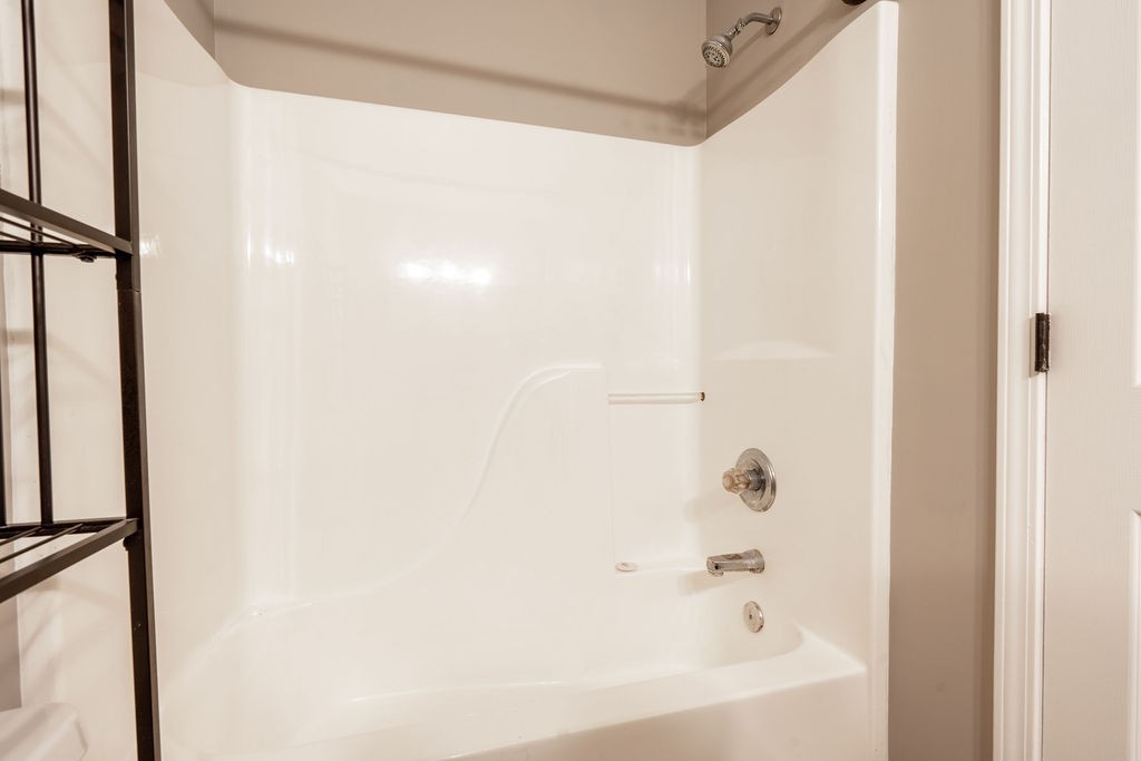 122 Cora Street Portland, TN 37148 - Photo 11 of 28 a bathroom with a bathtub
