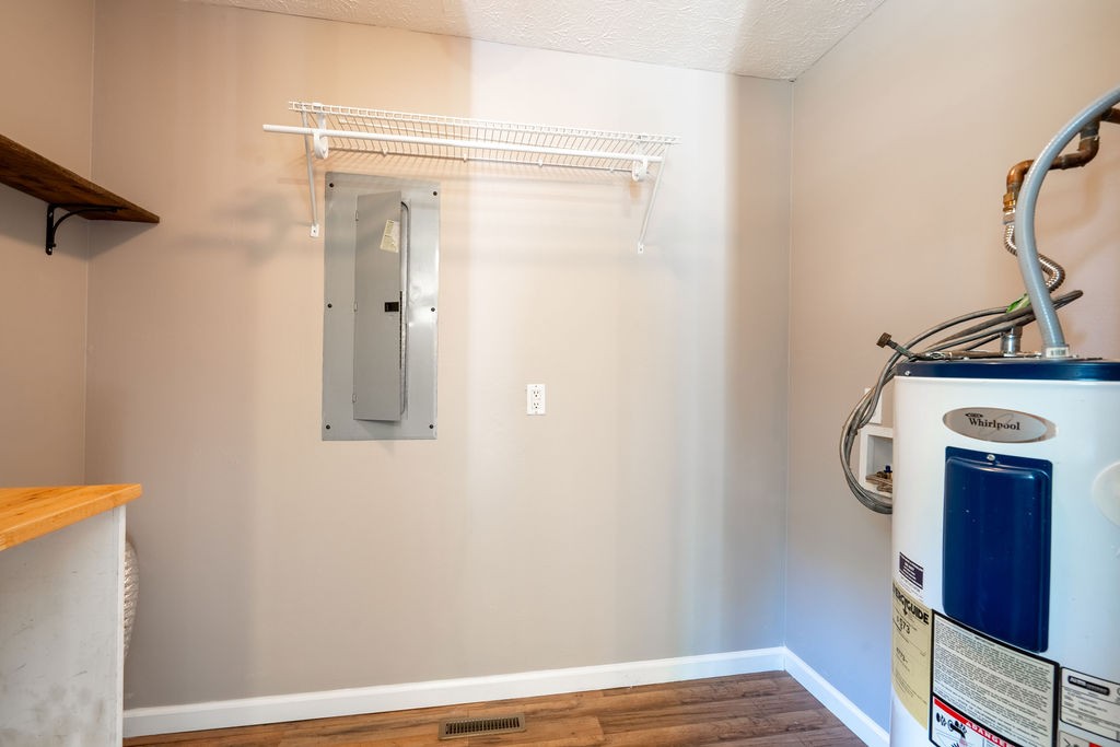 122 Cora Street Portland, TN 37148 - Photo 16 of 28 a view of walk in closet