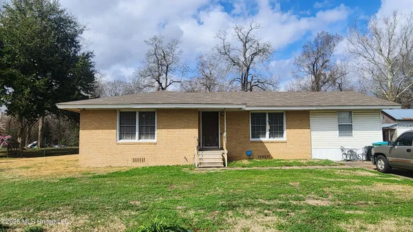 $70,000 | 501 Ferriday Drive, Ridgecrest, LA 71334