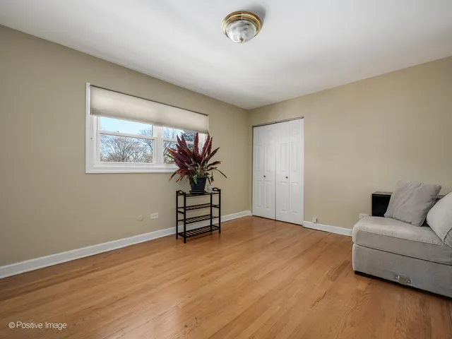 $299,900 | 2067 West Farwell Avenue, Unit 3S, Chicago, IL 60645