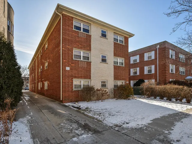 $299,900 | 2067 West Farwell Avenue, Unit 3S, Chicago, IL 60645
