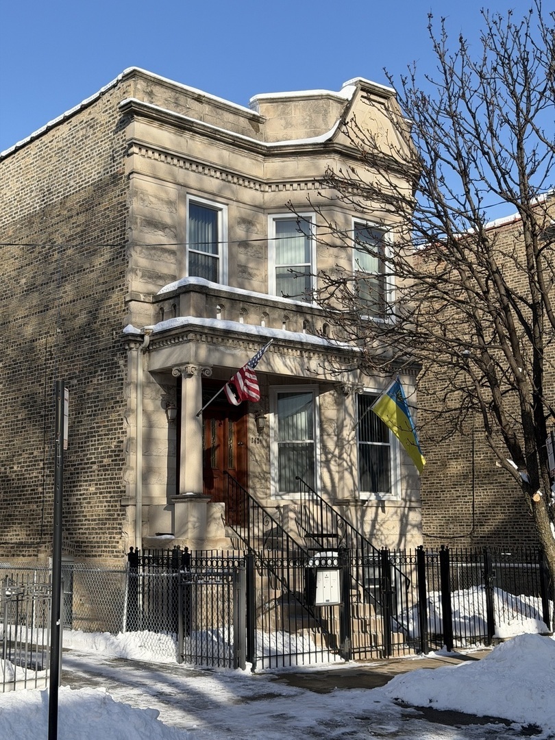 2624 West Walton Street, Unit 1 Chicago, IL 60622 - Photo 2 of 23 a front view of a building