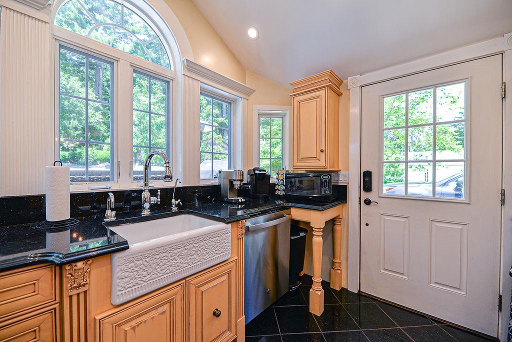 113 Wentworth Road Rye, NH 03870 - Photo 4 of 39